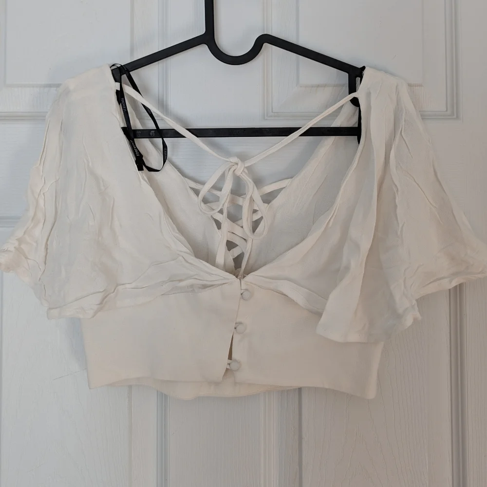 Forever 21 White Flowy Crop-Top - Picture 6 of 8
